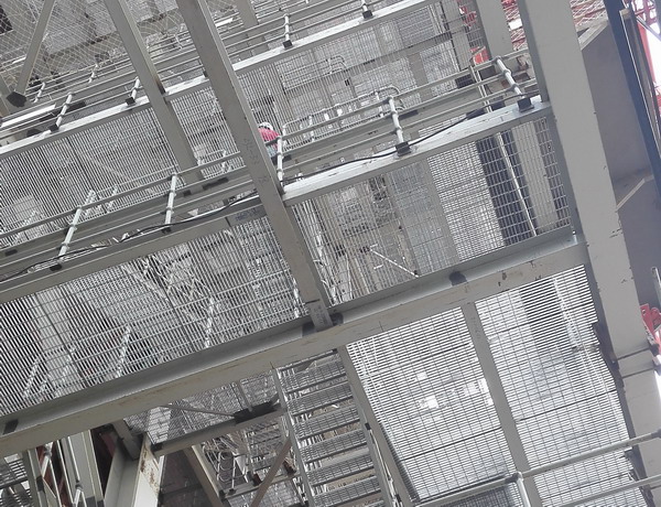 神華電廠大型鍋爐鋼格板平臺(tái)